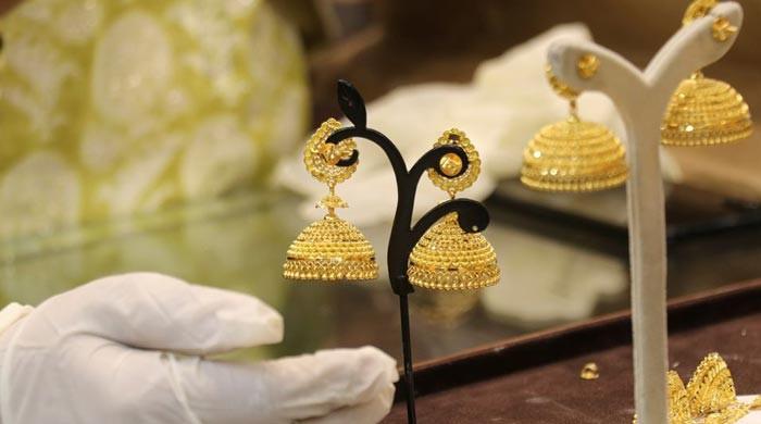 Gold Price Drops To Rs Per Tola In Pakistan