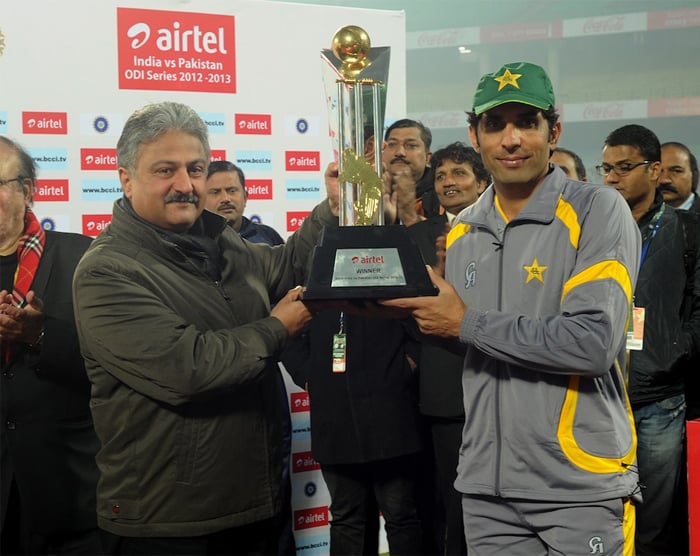 Misbah with the trophy, India v Pakistan, 3rd ODI, Delhi, January 6, 2013/BCCI