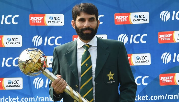 Captain Misbah with the mace – the ultimate Test glory, Lahore, September 21, 2016/AFP