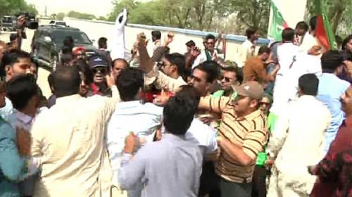 PTI workers clash with each other upon Imran’s arrival in Hyderabad 