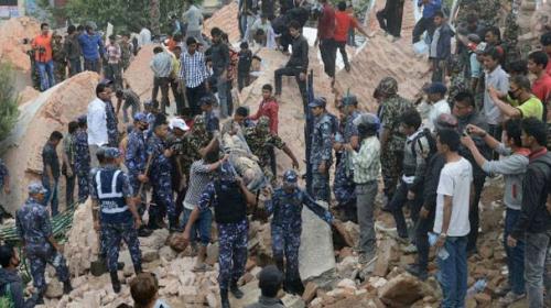 Over 1000 dead in Nepal quake, deadly avalanche on Everest