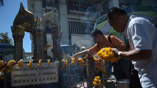 Bangkok bomb shrine reopens as police hunt suspect