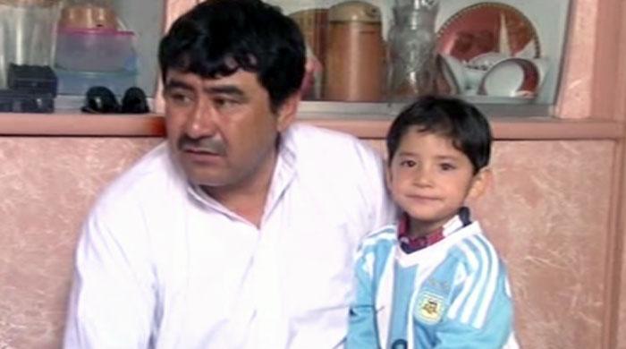 Afghan ‘plastic-bag’ Messi fan comes to Pakistan