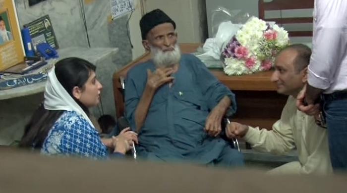 Aseefa Bhutto Zardari inquires after Abdul Sattar Edhi’s health