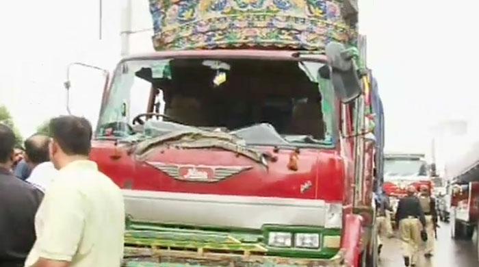 Dumper truck kills man in Karachi