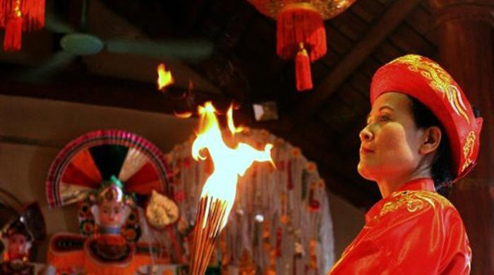 Vietnam shamans invoke spirits to cure all that ails