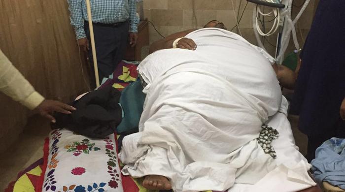 Obese man passes away in Karachi