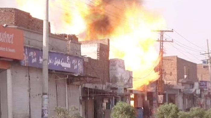 One man injured as cylinder shop catches fire in Faisalabad