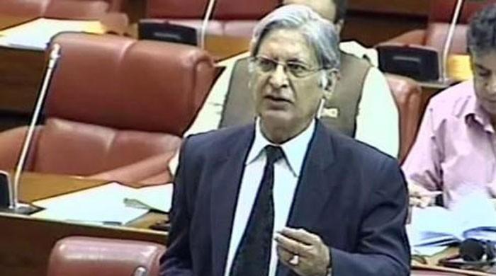 Aitzaz Ahsan ready to offer advice to PTI on Panama Leaks case