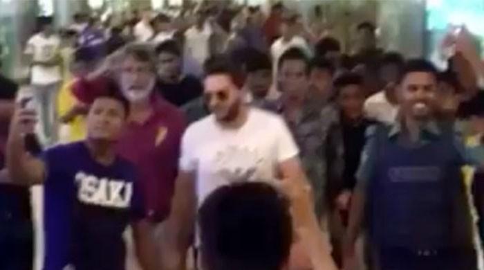 WATCH: Fans going crazy for Afridi in Bangladesh