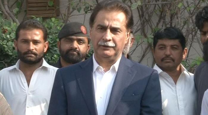 Sadiq calls on Mirza, offers condolences on demise of his mother