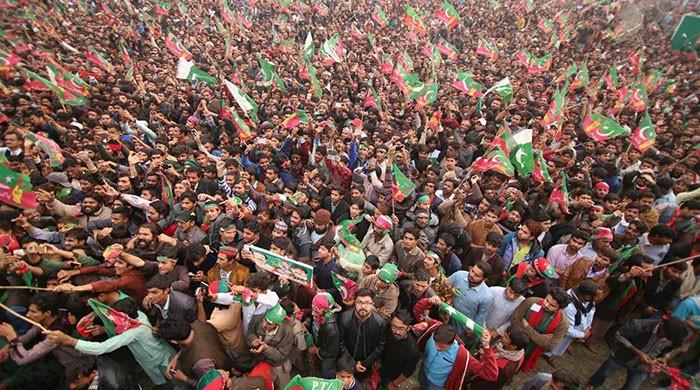 Commotion at PTI rally in Bahawalpur, many supporters reportedly injured