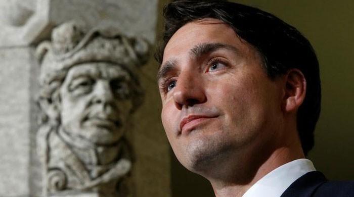 Trudeau welcomes refugees, Canadian airline rejects US-bound passenger