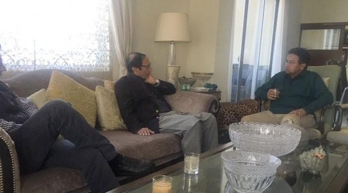 PML-Q's Chaudhry Shujaat meets Musharraf in Dubai