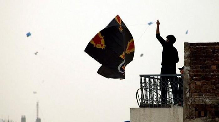 Crackdown against kite flyers in Faisalabad, 209 arrested