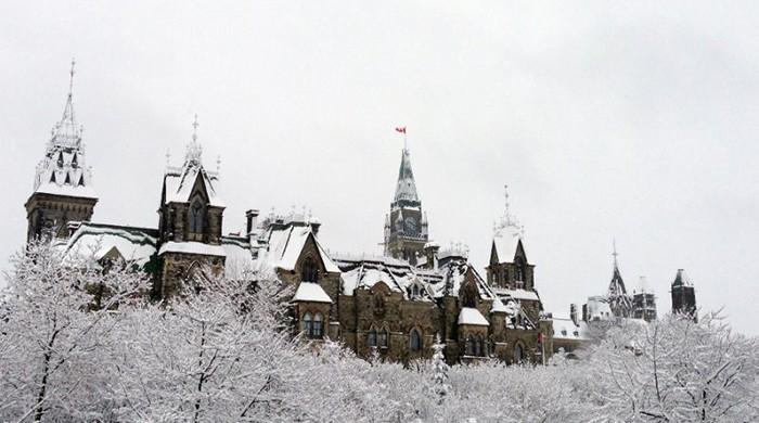 Winter storm paralyzes eastern Canada, six dead