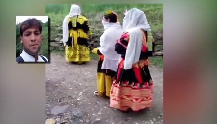 Pakistani Chitrali Girls Xnxx Videos - Chitral lady police nab harasser seen in viral video