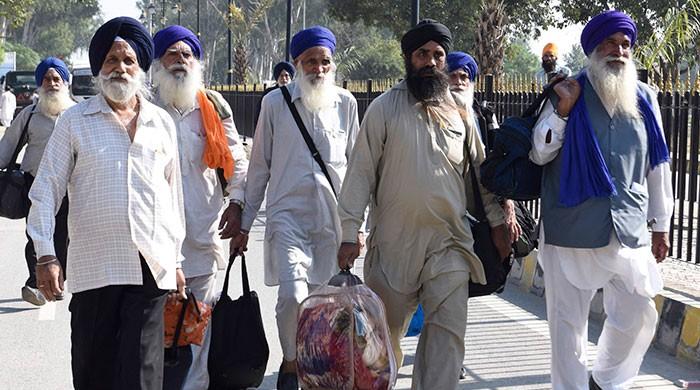 Sikh Pilgrims Arrive In Pakistan To Attend Baba Guru Nanak's 550th ...