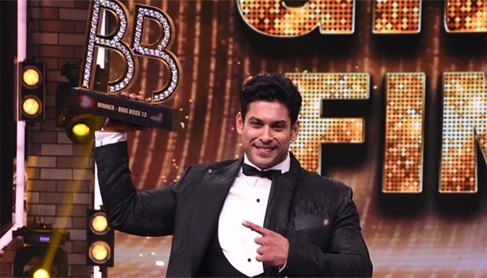 Sidharth Shukla Wins Bigg Boss 13 Trophy