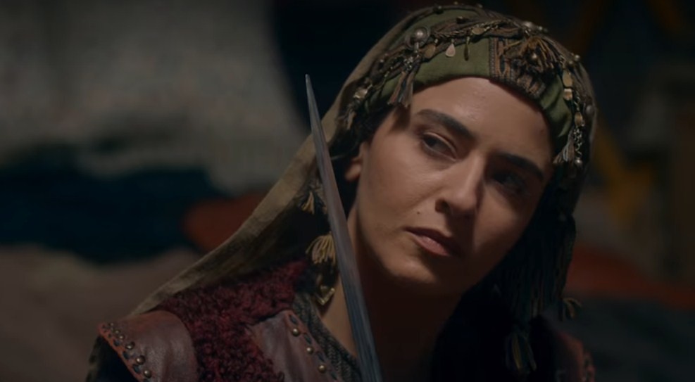 Ertugrul's Banu Çiçek looks gorgeous in latest picture