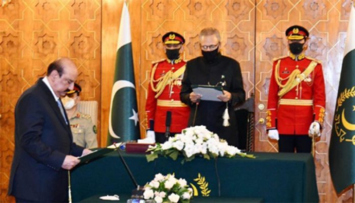 Newly-appointed FPSC chairman Zahid Saeed takes oath
