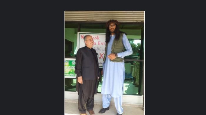 Watch: Meet ‘Yaroo’ — one of the tallest Pakistanis alive