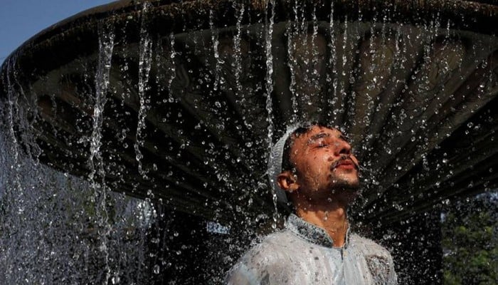 کراچی کا موسم: آئندہ دو روز کے دوران گرم ، خشک ہوائیں چلنے کا امکان ہے