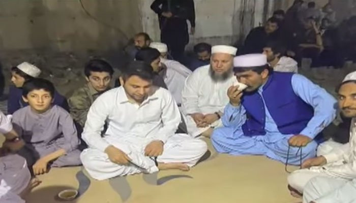 تیمور جھگڑا کے بعد ، کے پی کے قانون سازوں نے کورونا وائرس ایس او پیز کی خلاف ورزی کی ہے