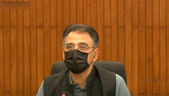 پاکستان میں کورونا وائرس: ‘خطرہ پہلے سے کہیں زیادہ ہے’ ، اسد عمر نے خبردار کیا