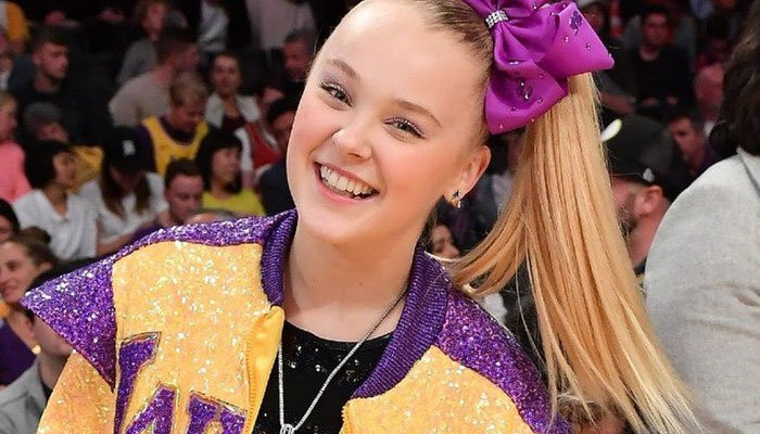 Photos%3A+JoJo+Siwa+attends+Chicago+Pride+Fest+with+viral-worthy+performance