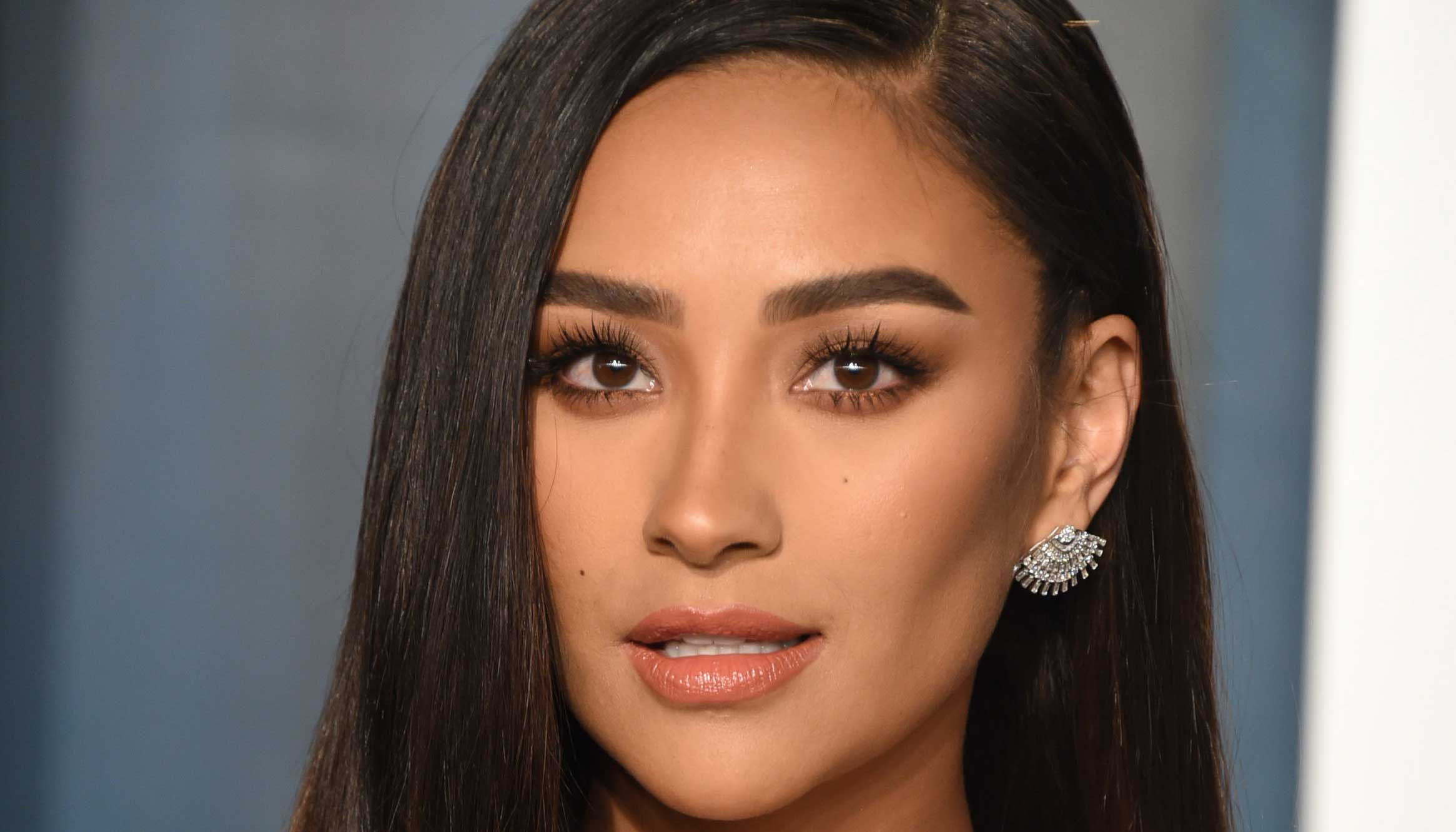 Shay Mitchell Pays No Heed To Haters Mom Shaming Her 1350