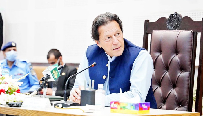 کوئی مقدس گائیں نہیں: وزیر اعظم عمران خان پولیس کو ہدایت کرتے ہیں کہ قانون کی خلاف ورزی کرنے والے ہر شخص کے خلاف کارروائی کی جائے