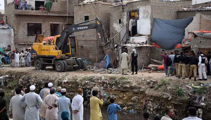 اقوام متحدہ کے ماہرین نے حکومت سے مطالبہ کیا ہے کہ وہ کراچی کے گجر ، اورنگی نالوں کے ساتھ بڑے پیمانے پر بے دخلیاں بند کریں