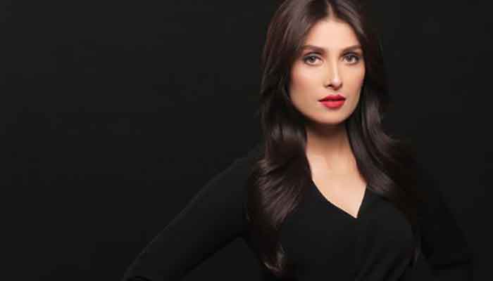 Ayeza Khan showers praises on Mahira Khan