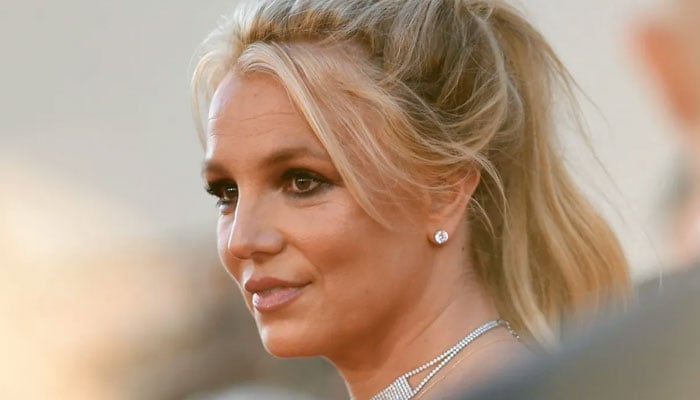 Britney Spears gives an earful to photographers invading her privacy