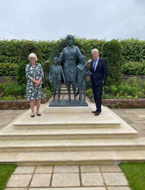 Prince Harry, Williams uncle shares picture with sisters statue in Kensington Palace