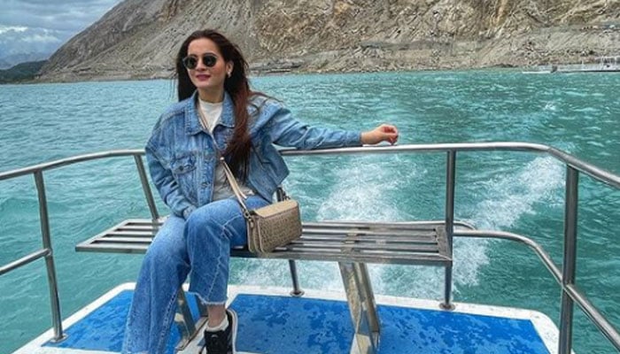 Aiman Khan taken aback by beautiful Attabad Lake: My Pakistan