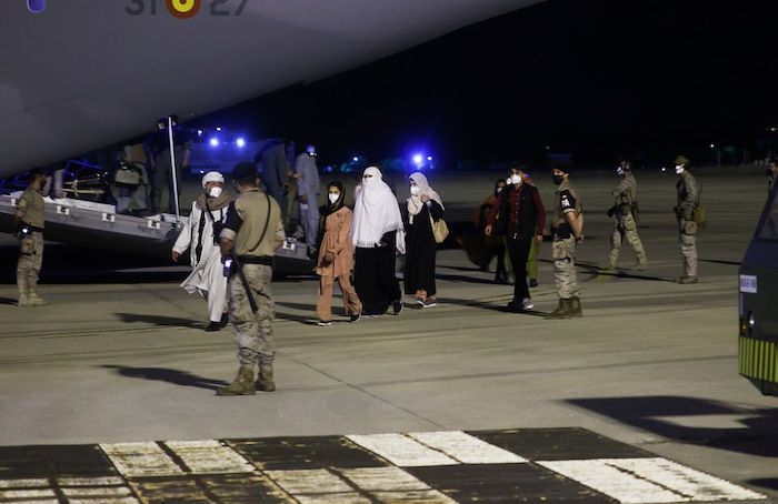 Spanish and Afghan citizens who were evacuated from Kabul arrive at Torrejon airbase in Torrejon de Ardoz, outside Madrid, August 19, 2021. Photo: Reuters