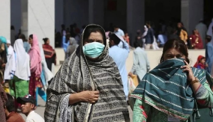 Pakistani women wear face masks in public. Photo: File