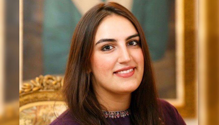 Single men shouldnt be allowed in public spaces without family: Bakhtawar