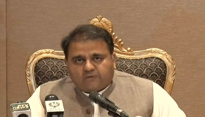 مسلم لیگ ن ، پیپلز پارٹی بیرون ملک مقیم پاکستانیوں کو ووٹ کے حق سے محروم کرنے کی سازش کر رہی ہے: فواد چوہدری