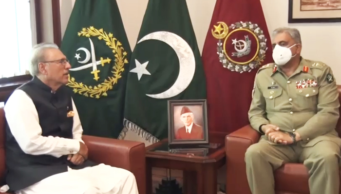 President Arif Alvi (left) meets Chief of Army Staff (COAS) General Qamar Javed Bajwa at the General Headquarters (GHQ) in Rawalpindi, on August 25, 2021. — ISPR