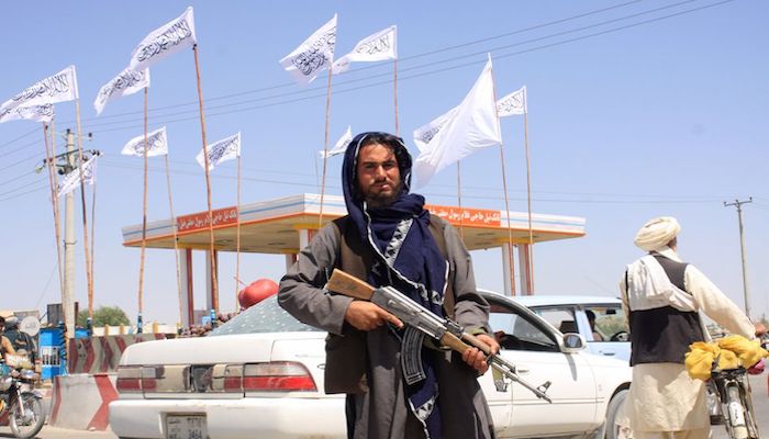 A Taliban fighter looks on as he stands at the city of Ghazni, Afghanistan August 14, 2021. Photo: Reuters