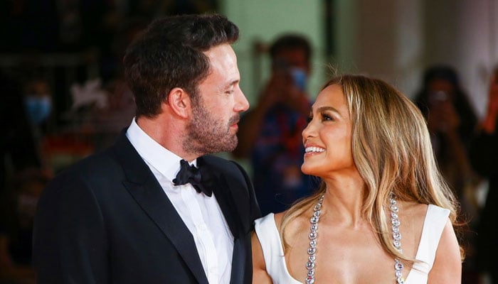 Jennifer Lopez And Ben Affleck Shower Love On Each Other In First Joint ...