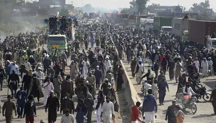 Activists of banned Tehreek-e-Labbaik Pakistan (TLP) are staging their protest. Photo: AP