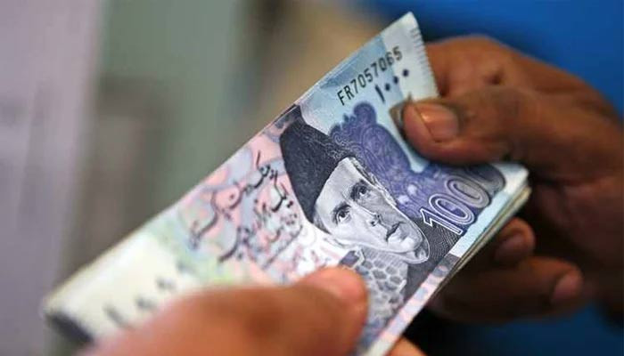 روپے نے جیت کا سلسلہ توڑا، ڈالر کے مقابلے میں 0.02% کی کمی