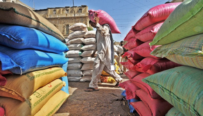 ذخیرہ اندوزوں کے خلاف کریک ڈاؤن کے بعد پنجاب میں چینی کی قیمتوں میں زبردست کمی دیکھی گئی۔