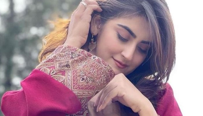 Hiba Bukharis pictures from Northern areas are sight for sore eyes: See Photos