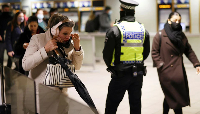 A woman puts on a protective face mask at Euston underground station during morning rush hour, amid the coronavirus disease (COVID-19) outbreak in London, Britain, December 1, 2021. — Reuters/File