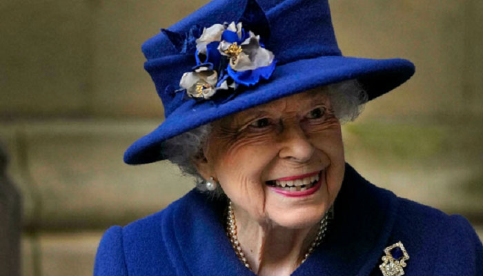 Queen Elizabeth leaves Windsor for London first time since October